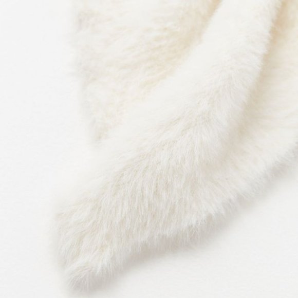 Fuzzy Furry Scarf Urban Outfitters - Picture 4 of 4